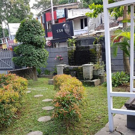 Embe Pitoe Syariah Gejayan Mitra Reddoorz Otel Pakualaman Dış mekan fotoğraf