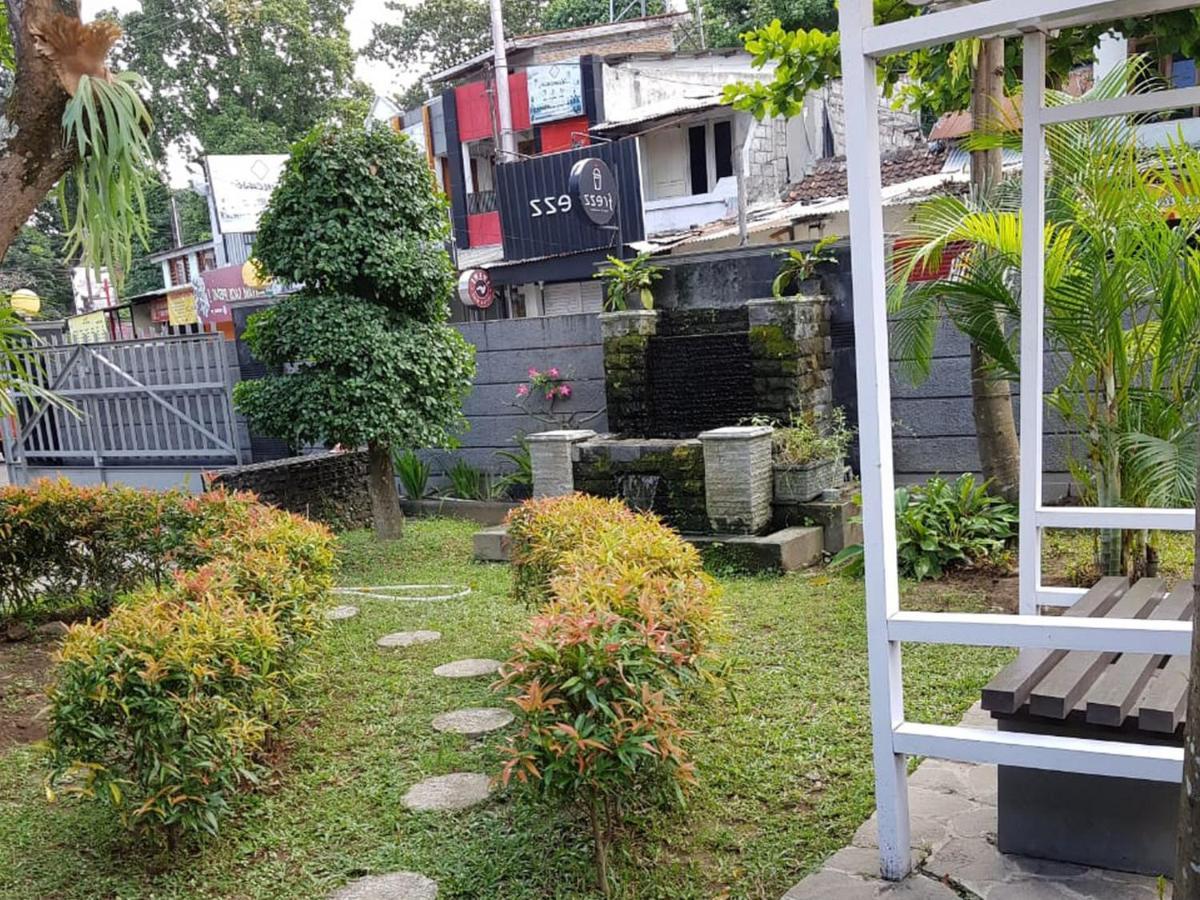 Embe Pitoe Syariah Gejayan Mitra Reddoorz Otel Pakualaman Dış mekan fotoğraf