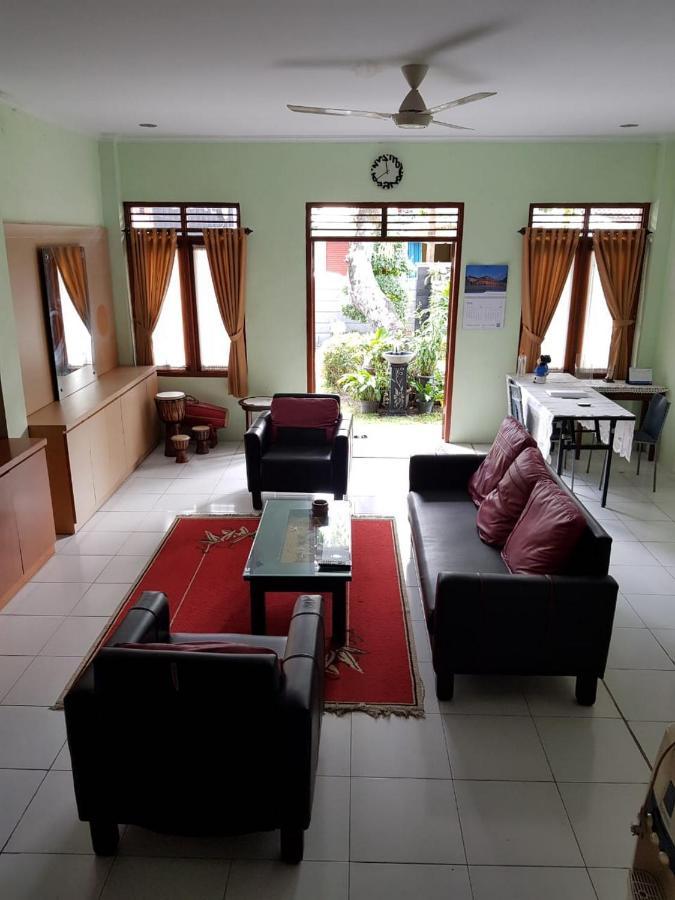 Embe Pitoe Syariah Gejayan Mitra Reddoorz Otel Pakualaman Dış mekan fotoğraf