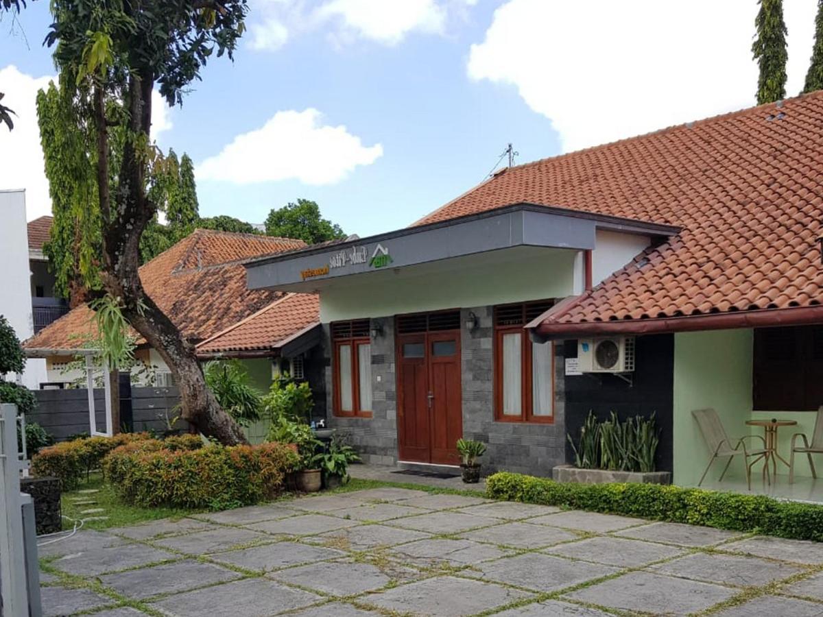 Embe Pitoe Syariah Gejayan Mitra Reddoorz Otel Pakualaman Dış mekan fotoğraf